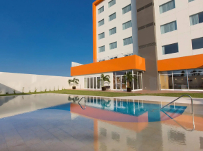 Hampton Inn & Suites by Hilton Paraiso