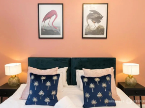 Idyllic 2 bedroom Apartment City Centre, Free Parking