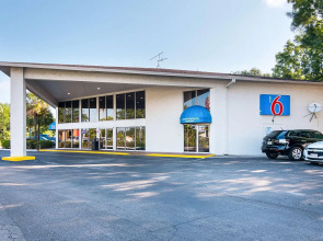 Motel 6 Tampa, FL - Fairgrounds