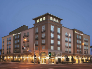 Hyatt Place Riverside Downtown