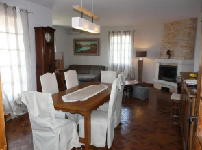 Maison de vacances avec piscine privée, possédant une très une jolie vue sur le Luberon, agréable jardin, située à Mérindol, 8 personnes, LS2-153 MAGNIFI