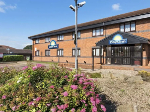 Days Inn By Wyndham Warwick South M40