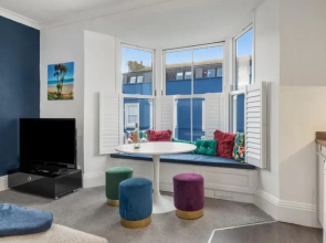 Caldey Bay Apartment - Lovely Sea Views