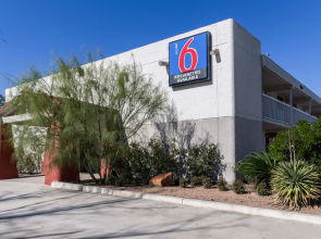 Motel 6 Uvalde, TX