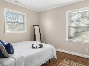 2 bedroom, Mockingbird Lane