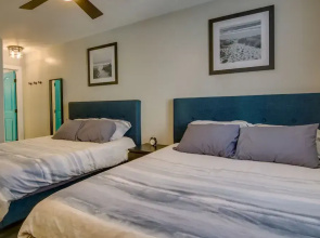 Walk to Beach & Boardwalk: Ocean City Condo