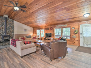 11 Mi to Apple Hill: Pollock Pines Resort Cabin