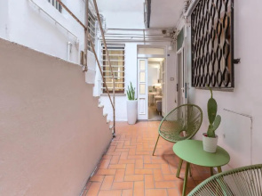 Ferrara Mayr White Apartment