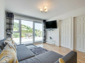 Stylish Villa in Millendreath near Sea