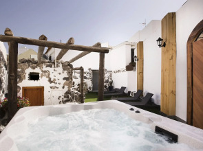 Aparta-Suite El Charco