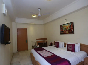 OYO 1437 near Russel Chowk