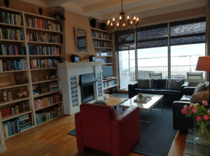 APARTMENT BY THE SEA Bed by the Sea