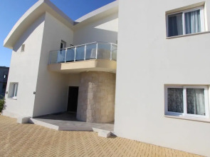 Villa With 5 Bedrooms in Tatlisu, With Pool Access, Enclosed Garden an