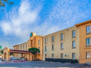 La Quinta Inn by Wyndham Houston Greenway Plaza Medical Area