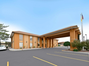 Rodeway Inn & Suites