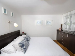 Hen Chalet & Suites in Had Nes