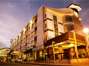 Mo2 Westown Hotel and Resort