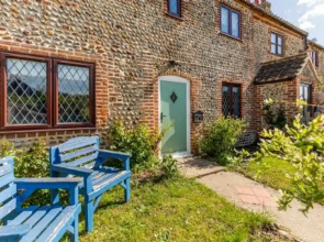 Host Stay Honeysuckle Cottage