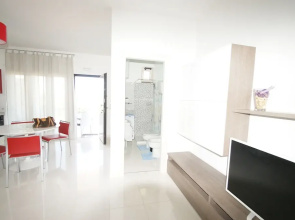 Apartment In Residence With Pool