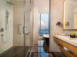 DoubleTree by Hilton Guangzhou-Free Shuttle Bus to Canton Fair Complex & Overseas Buyer Registration Services during Canton Fair Period