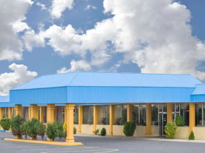 Days Inn & Suites by Wyndham Clovis