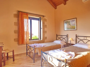 Villa Zara in Plaka With 3 Bedrooms and 3 Bathrooms