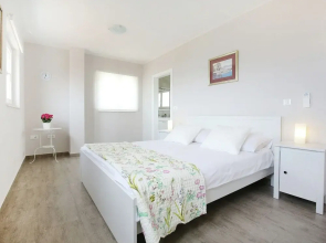 Inviting Holiday Home in Jasenice - Maslenica With Garden