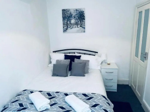 Cheerful Town House in Coventry City Centre