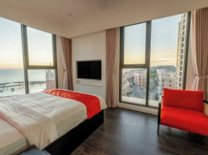 Hillside Sunset Apartment