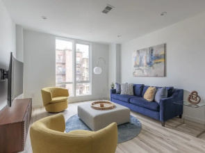Sun-kissed 3BR Loft With Patio Minutes to NYC