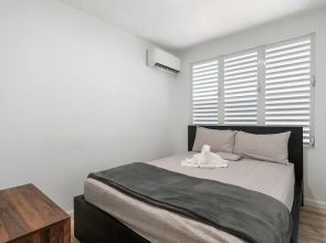Cozy Flat Two Sleeping Areas Full-size bed