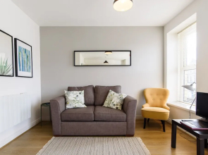 2 88A Albany Road