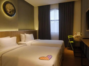 Maxonehotels Loji Kridanggo