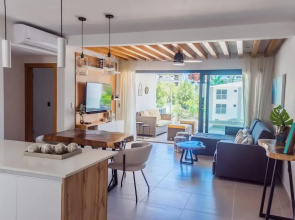 Brand new Luxury Condo With Private Picuzzi 1 Block From the Beach