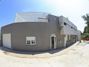 Deluxe Mkc Apartments