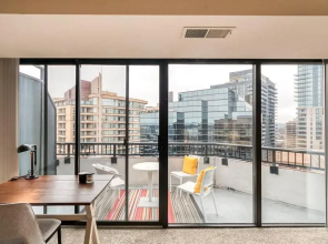 2BR Luxury Executive Suite With Gym, Parking & Pool by ENVITAE