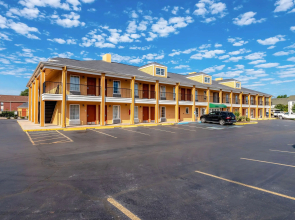 Quality Inn Decatur River City