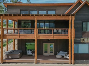 Home on the 10th Hole Home for 8 With Incredible Views & Hot Tub
