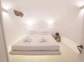 Morfi Cave House
