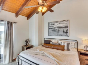 Lake Arrowhead Cabin: 4 Decks, Game Room + More!
