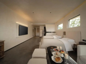 Floating Life Boundless Wild Resort