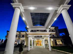 Kouros Hotel