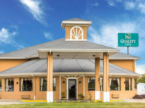 Quality Inn Morton at I-74