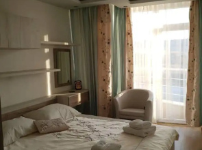 2-bed - Sleeps 4 - w Parking