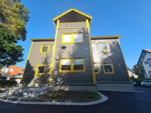 Beautiful, Spacious And Modern, 2-bedroom, Near Center, Free Parking