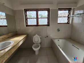 A Breath-taking 5-Bedroom Holiday Home!