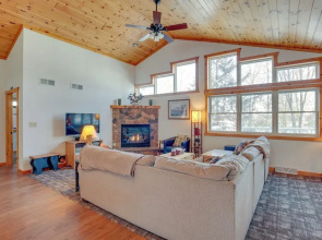 Lakefront Tomahawk Getaway w/ Deck & 2 Fireplaces!