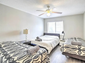 Pet-friendly Dallas Townhome w/ Outdoor Grill