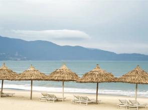 Yarra Ocean Suites Danang