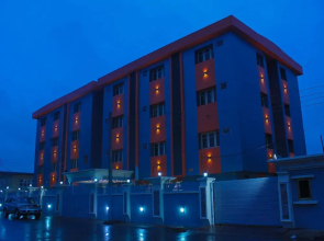 Six Diamond Hotel